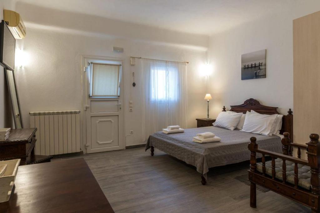 Eleni'S Village Suites Klouvas Buitenkant foto