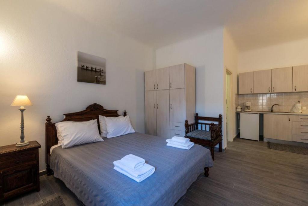 Eleni'S Village Suites Klouvas Buitenkant foto